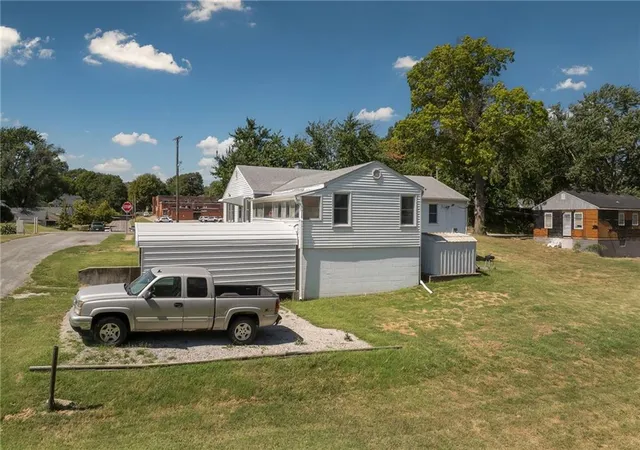 Photo 4 of Single family home for sale at 1309 S 35 Street, Saint Joseph, MO 64507 | MLS# 2632045 | Listing updated on 2026-10-12