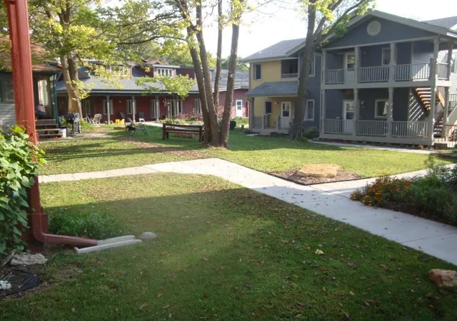 2nd image of 1228 Delaware St #E16, Lawrence, KS 66046 | MLS# 2632048