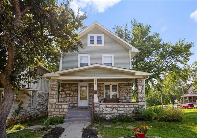 Single family home for sale at 2939 Wayne Ave, Kansas City, MO 64109 | MLS# 2632071