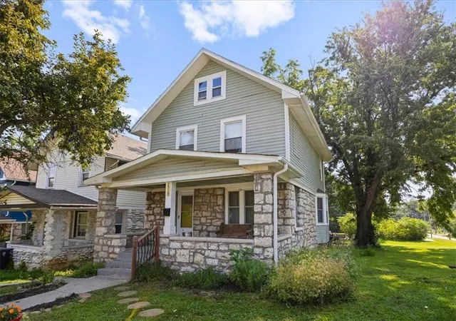 Photo 2 of Single family home for sale at 2939 Wayne Ave, Kansas City, MO 64109 | MLS# 2632071 | Listing updated on 2026-10-02
