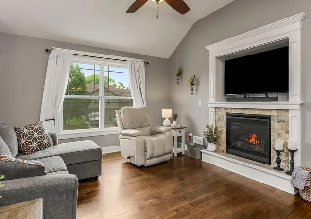 Photo 3 of Single family home for sale at 915 W 7th Avenue, Kearney, MO 64060 | MLS# 2632074 | Listing updated on 2026-08-10