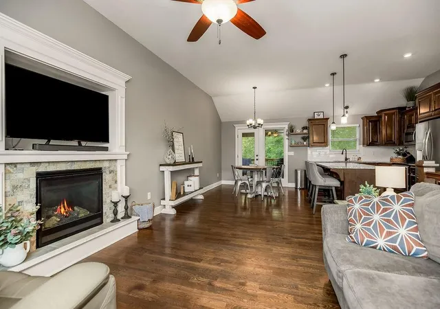 Photo 5 of Single family home for sale at 915 W 7th Avenue, Kearney, MO 64060 | MLS# 2632074 | Listing updated on 2026-08-10
