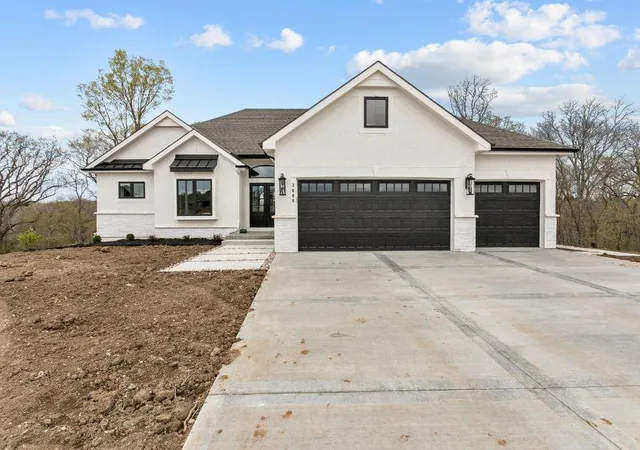 Photo 1 of Sale Pending at 8714 N Farley Ave, Kansas City, MO 64157 | MLS# 2632075 | Listing updated on 2026-08-23
