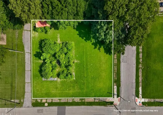 Photo 2 of Sale Pending at 1612 E 30th Street, Kansas City, MO 64109 | MLS# 2632077 | Listing updated on 2026-08-12