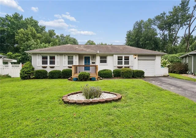 1st image of 8605 W 80th Terrace, Overland Park, KS 66204 | MLS# 2632087