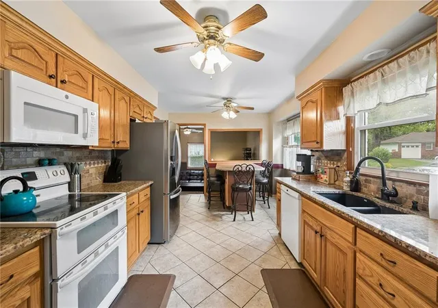 4th image of 8605 W 80th Terrace, Overland Park, KS 66204 | MLS# 2632087