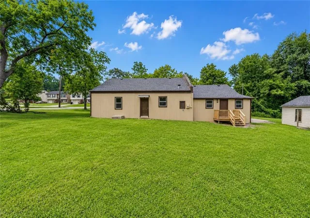 2nd image of 5851 Barnes Ave, Kansas City, MO 64119 | MLS# 2632088