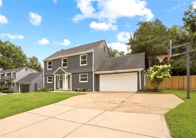 Photo 3 of Sale Pending at 1263 W 67th Terrace, Kansas City, MO 64113 | MLS# 2632096 | Listing updated on 2026-08-14