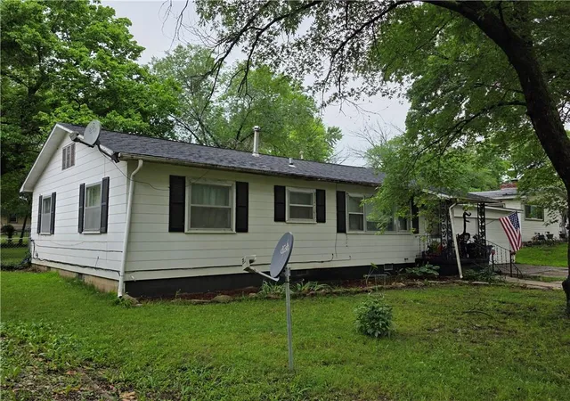 Photo 1 of Single family home for sale at 304 Warwick Rd, Coffeyville, KS 67337 | MLS# 2632102 | Listing updated on 2026-07-18