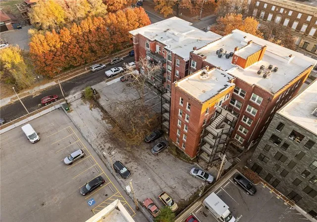 Photo 36 of Condo for sale at 1110 E Armour Blvd #2, Kansas City, MO 64109 | MLS# 2632113 | Listing updated on 2026-08-16