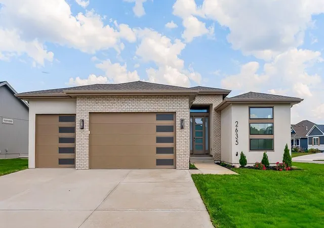 Photo 1 of Single family home for sale at 2146 Sw Tracker Ln, Lees Summit, MO 64082 | MLS# 2632117 | Listing updated on 2026-09-04