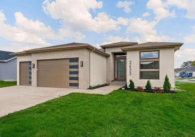 Photo 2 of Single family home for sale at 2146 Sw Tracker Ln, Lees Summit, MO 64082 | MLS# 2632117 | Listing updated on 2026-09-04
