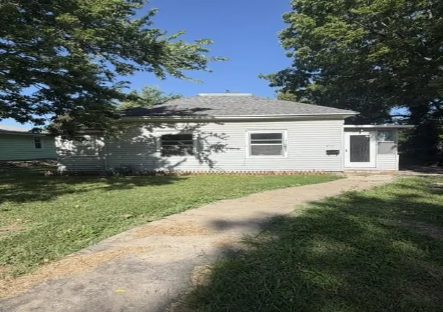 1st image of 604 N 3rd St, Burlington, KS 66839 | MLS# 2632124