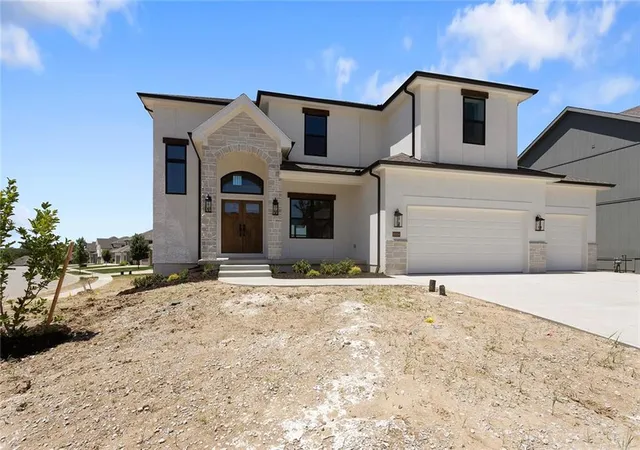 Photo 1 of Sale Pending at 5518 Nw Thousand Oaks Dr, Kansas City, MO 64152 | MLS# 2632126 | Listing updated on 2026-08-13