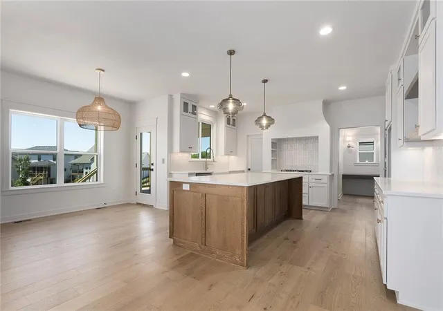 Photo 3 of Sale Pending at 5518 NW Thousand Oaks Dr, Kansas City, MO 64152 | MLS# 2632126 | Listing updated on 2026-08-13