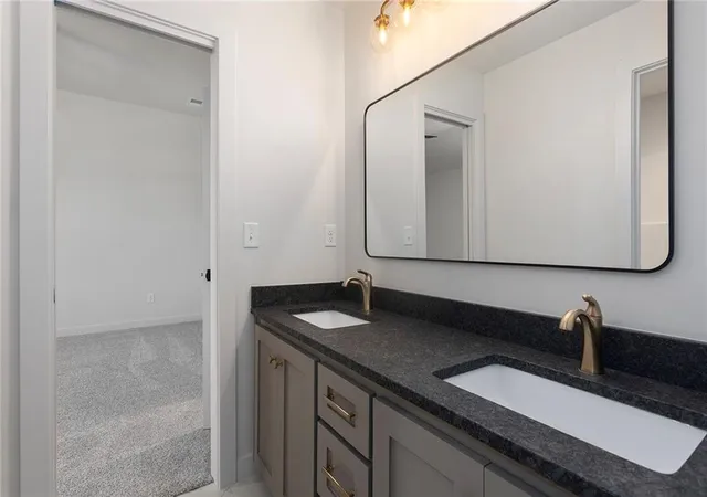 Photo 4 of Sale Pending at 5518 NW Thousand Oaks Dr, Kansas City, MO 64152 | MLS# 2632126 | Listing updated on 2026-08-13