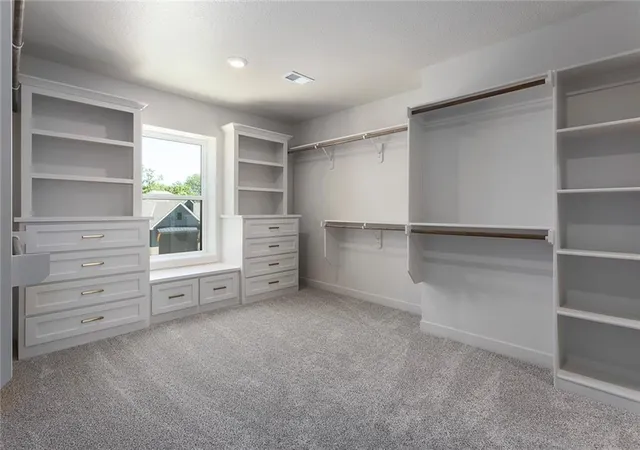 Photo 7 of Sale Pending at 5518 Nw Thousand Oaks Dr, Kansas City, MO 64152 | MLS# 2632126 | Listing updated on 2026-08-13