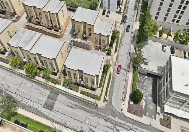 26th image of 4577 Madison Ave #E4, Kansas City, MO 64111 | MLS# 2632131