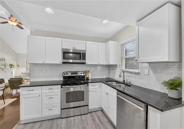 Photo 2 of Sale Pending at 7637 Jefferson St, Kansas City, MO 64114 | MLS# 2632135 | Listing updated on 2026-08-22