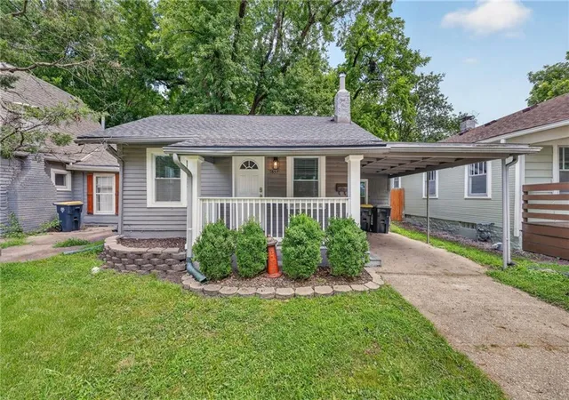 Photo 3 of Sale Pending at 7637 Jefferson St, Kansas City, MO 64114 | MLS# 2632135 | Listing updated on 2026-08-22