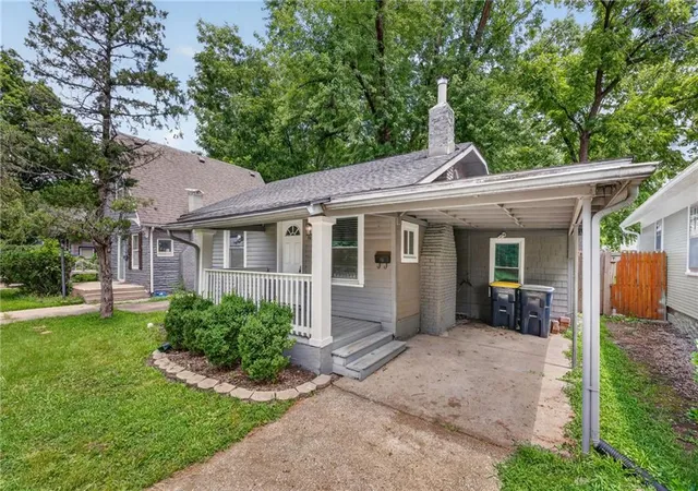 Photo 4 of Sale Pending at 7637 Jefferson St, Kansas City, MO 64114 | MLS# 2632135 | Listing updated on 2026-08-22