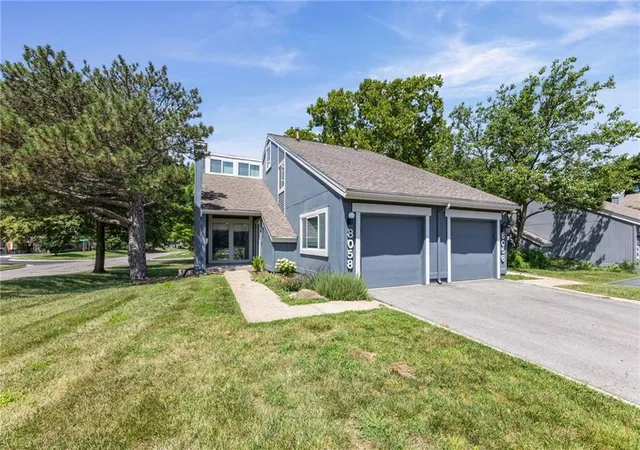 image of 8058 Colony Ln, Lenexa, KS 66215 | MLS# 2632140