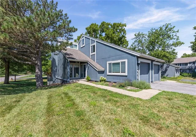image of 8058 Colony Ln, Lenexa, KS 66215 | MLS# 2632140