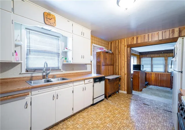 Photo 4 of Single family home for sale at 1501 S 20th Street W, St Joseph, MO 64507 | MLS# 2632141 | Listing updated on 2026-09-05