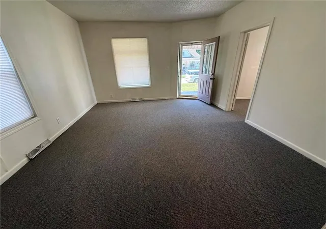 Photo 3 of Single family home for sale at 528 Park Ave, Excelsior Springs, MO 64024 | MLS# 2632151 | Listing updated on 2026-07-21