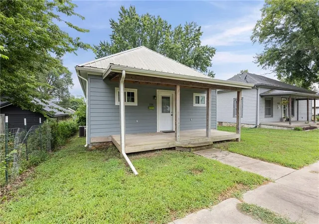 2nd image of 534 E 2nd Ave, Garnett, KS 66032 | MLS# 2632153