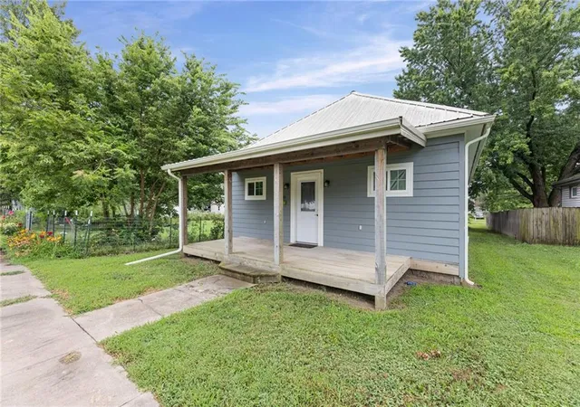 3rd image of 534 E 2nd Avenue, Garnett, KS 66032 | MLS# 2632153