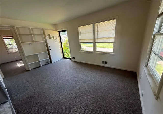 Photo 3 of Single family home for sale at 902 Williams St, Excelsior Springs, MO 64024 | MLS# 2632158 | Listing updated on 2026-07-21