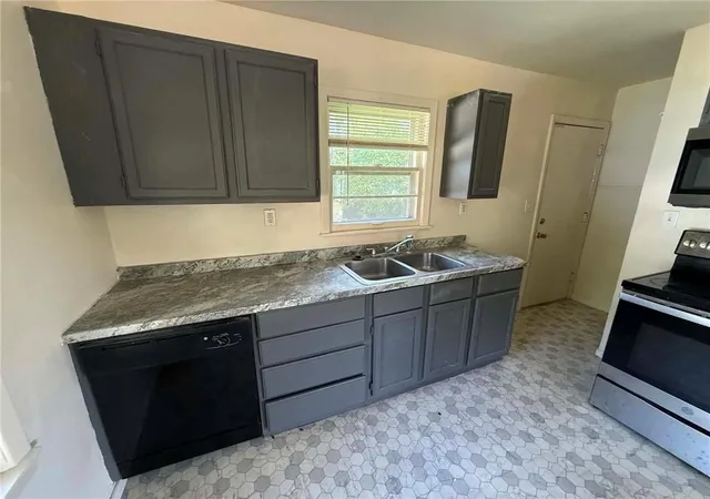 Photo 4 of Single family home for sale at 902 Williams St, Excelsior Springs, MO 64024 | MLS# 2632158 | Listing updated on 2026-07-21