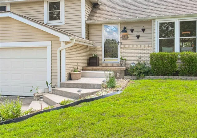 2nd image of 6901 W 202Nd Ter, Bucyrus, KS 66013 | MLS# 2632161