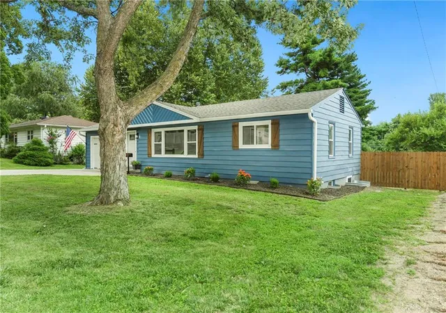 Photo 2 of Sale Pending at 8707 E 80th Terrace, Raytown, MO 64138 | MLS# 2632167 | Listing updated on 2026-08-10