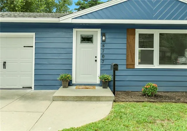 Photo 3 of Sale Pending at 8707 E 80th Terrace, Raytown, MO 64138 | MLS# 2632167 | Listing updated on 2026-08-10