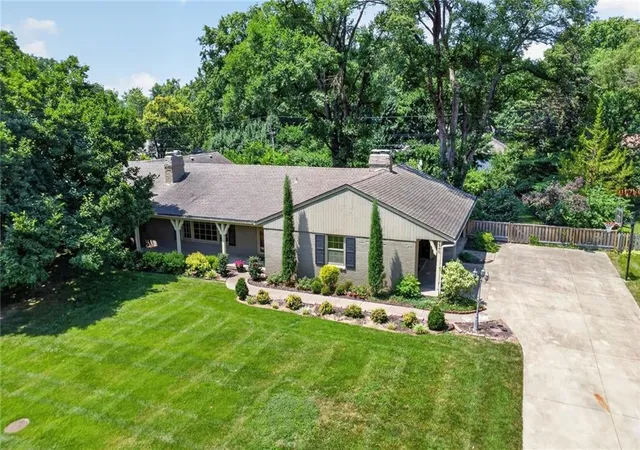1st image of 9340 Canterbury St, Leawood, KS 66206 | MLS# 2632183