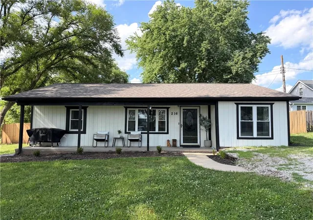Photo 1 of Sale Pending at 216 Southside Ct, Excelsior Springs, MO 64024 | MLS# 2632186 | Listing updated on 2026-07-18