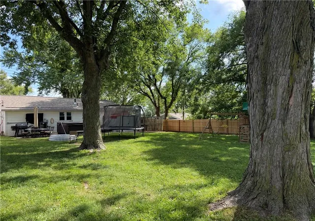Photo 10 of Sale Pending at 216 Southside Ct, Excelsior Springs, MO 64024 | MLS# 2632186 | Listing updated on 2026-07-18