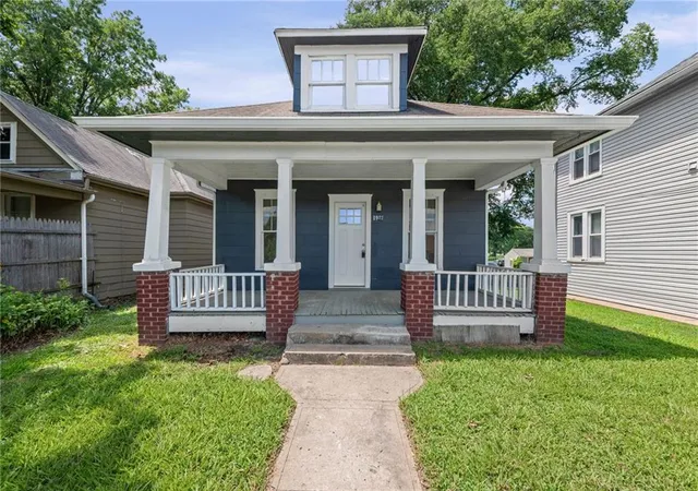 1st image of 1107 N 13th St, Leavenworth, KS 66048 | MLS# 2632188