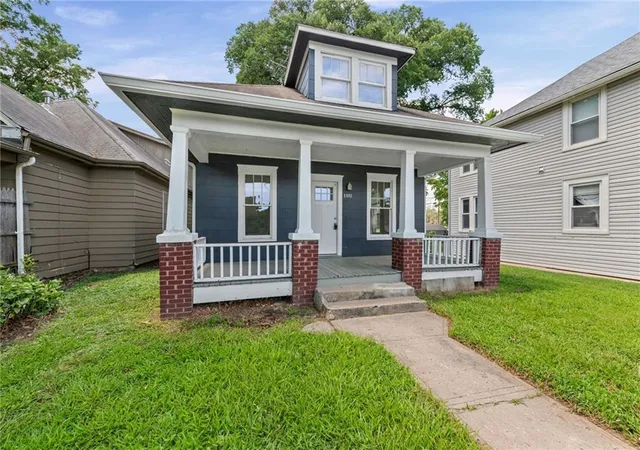 2nd image of 1107 N 13th St, Leavenworth, KS 66048 | MLS# 2632188