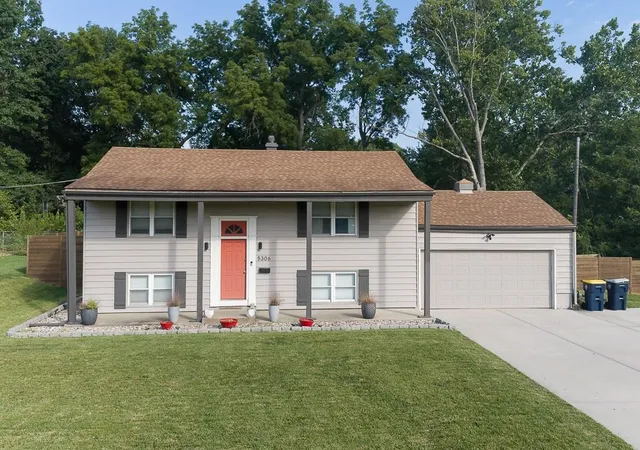 Photo 2 of Sale Pending at 5306 N Sycamore Dr, Kansas City, MO 64119 | MLS# 2632205 | Listing updated on 2026-07-21
