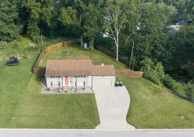 Photo 3 of Sale Pending at 5306 N Sycamore Dr, Kansas City, MO 64119 | MLS# 2632205 | Listing updated on 2026-07-21