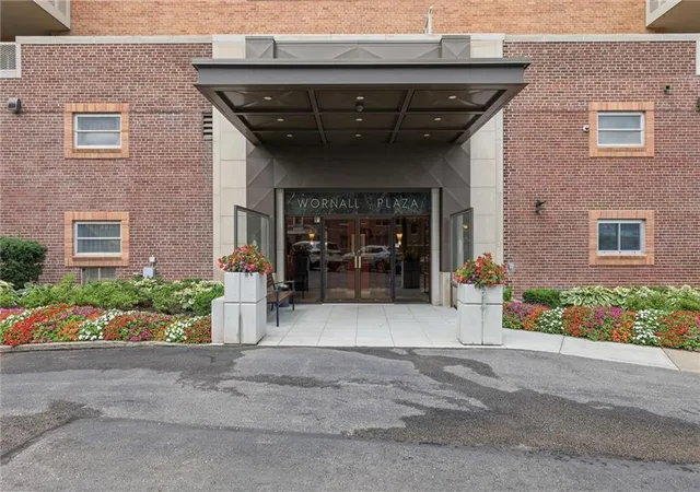 2nd image of 310 W 49 St #101, Kansas City, MO 64112 | MLS# 2632209