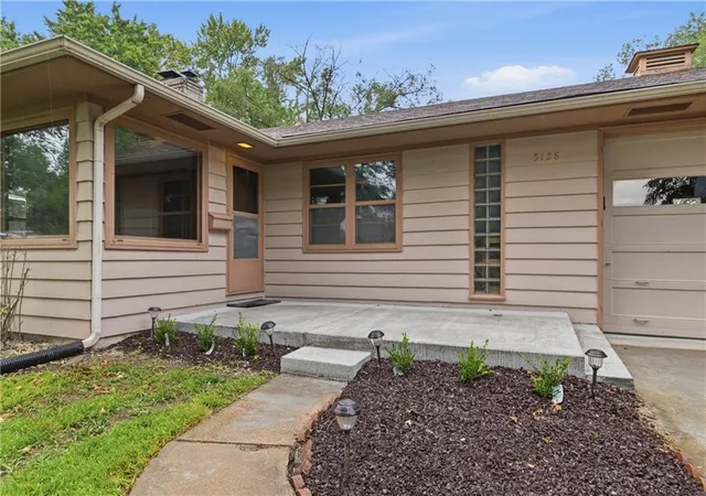 Photo 2 of Sale Pending at 5128 N Lister Ave, Kansas City, MO 64119 | MLS# 2632221 | Listing updated on 2026-07-30