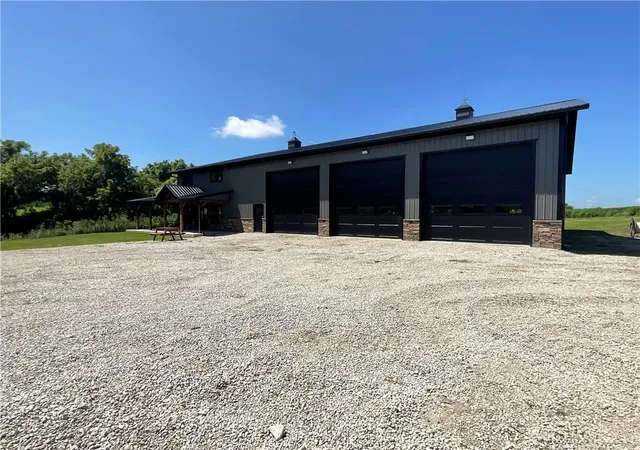 Photo 3 of Single family home for sale at 19383 Bottomview Rd, Lexington, MO 64067 | MLS# 2632222 | Listing updated on 2026-07-24