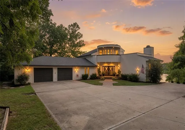 2nd image of 15404 Lake Point Dr, Bonner Springs, KS 66012 | MLS# 2632224