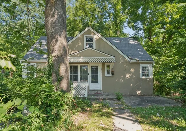 Photo 1 of Sale Pending at 5234 Ne Barnes Ave, Kansas City, MO 64119 | MLS# 2632234 | Listing updated on 2026-08-19