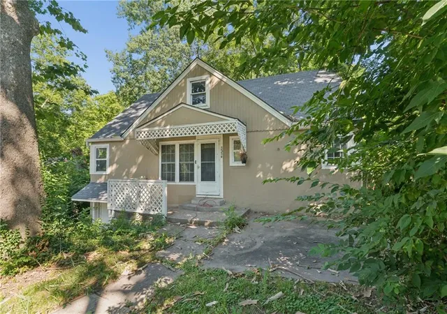 Photo 3 of Sale Pending at 5234 NE Barnes Ave, Kansas City, MO 64119 | MLS# 2632234 | Listing updated on 2026-08-19