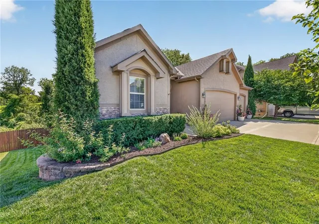 2nd image of 10115 N Miller Ln, Kansas City, KS 66109 | MLS# 2632258